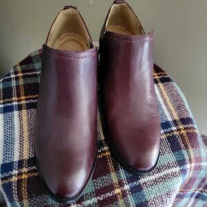 Naturalizer Zarie Leather Ankle Booties W/ Low Block Heel & Side Zipper Closure